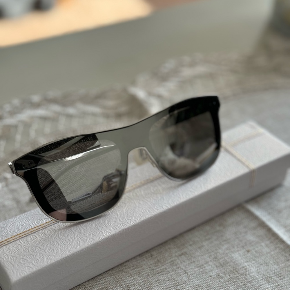 Sunglasses - Picture 3 of 5